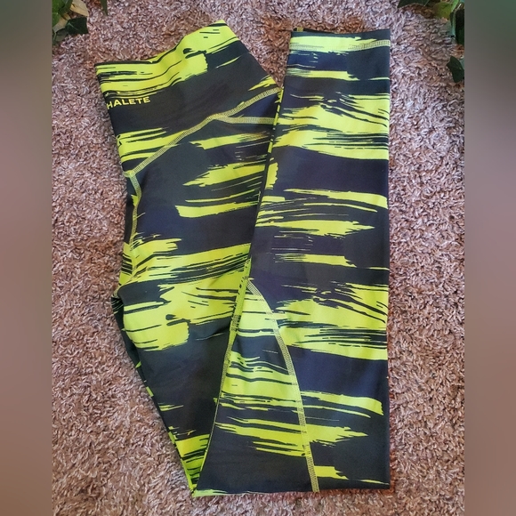 Alphalete Keyhole Set - Picture 10 of 12